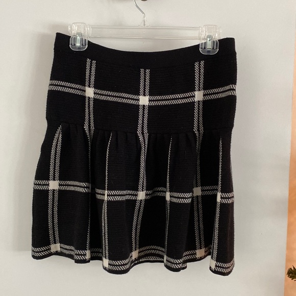 Cynthia Rowley Dresses & Skirts - CYNTHIA ROWLEY fit and flare wool blend knit plaid skirt kilt M black white